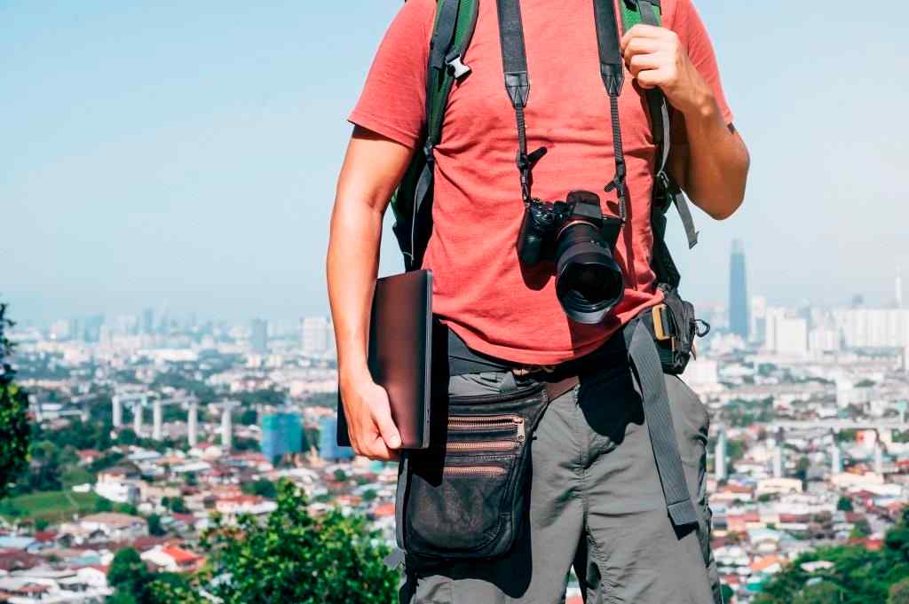 best-electronic-tips-for-digital-nomads-who-travel-internationally-nationally